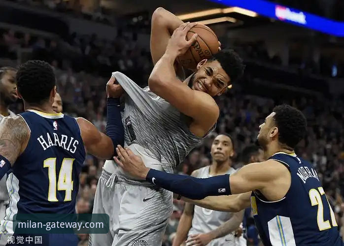 一场83分的表演，如何重新定义现代中锋的极限？